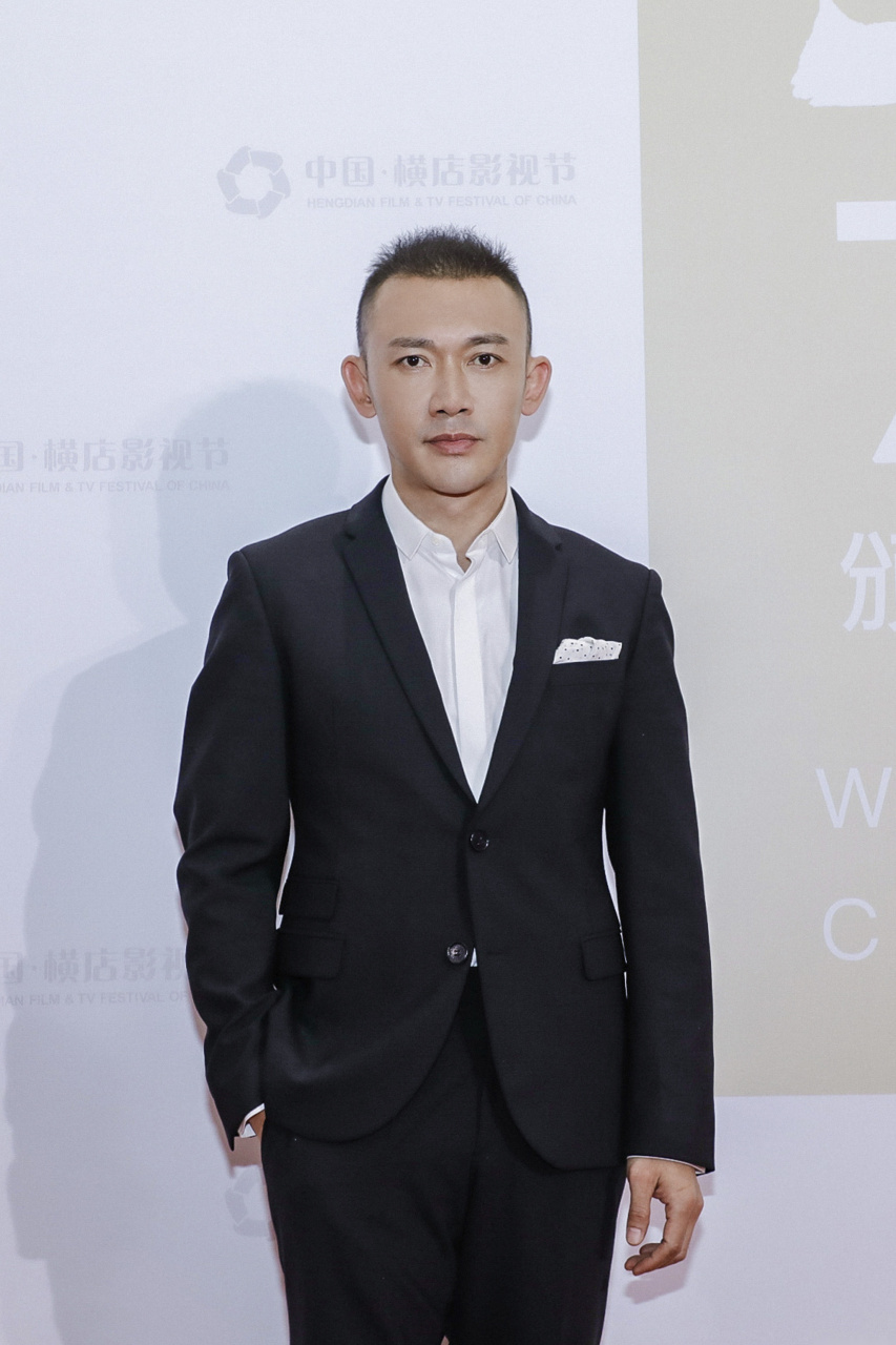 聂远 @聂远 远boss 昨日亮相#文荣奖# ,演技千锤百炼,只为贡献更旱哪