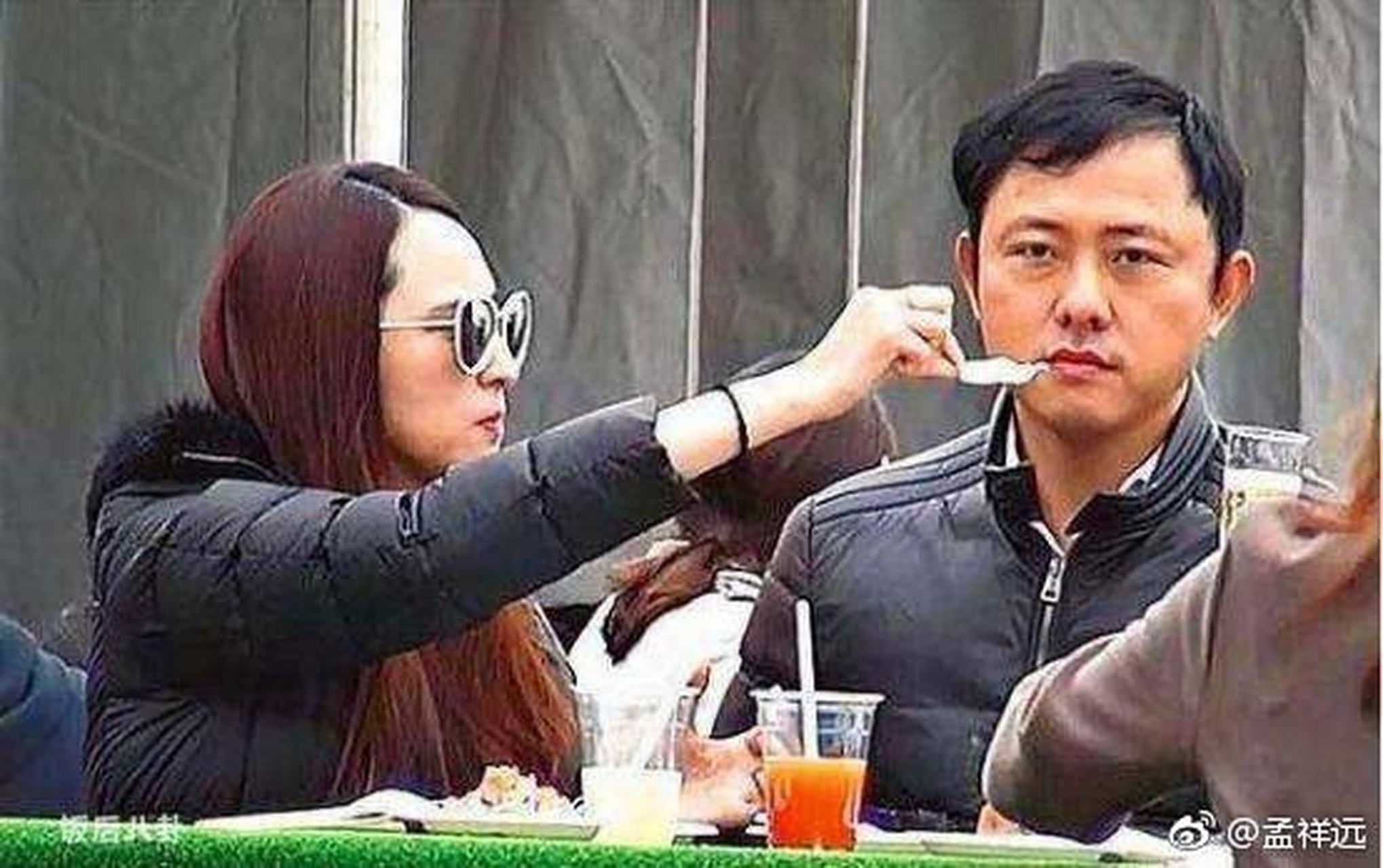 据说巨贪赖小民有100多位情人,她们与赖前妻,妻子和平共处,相安无事