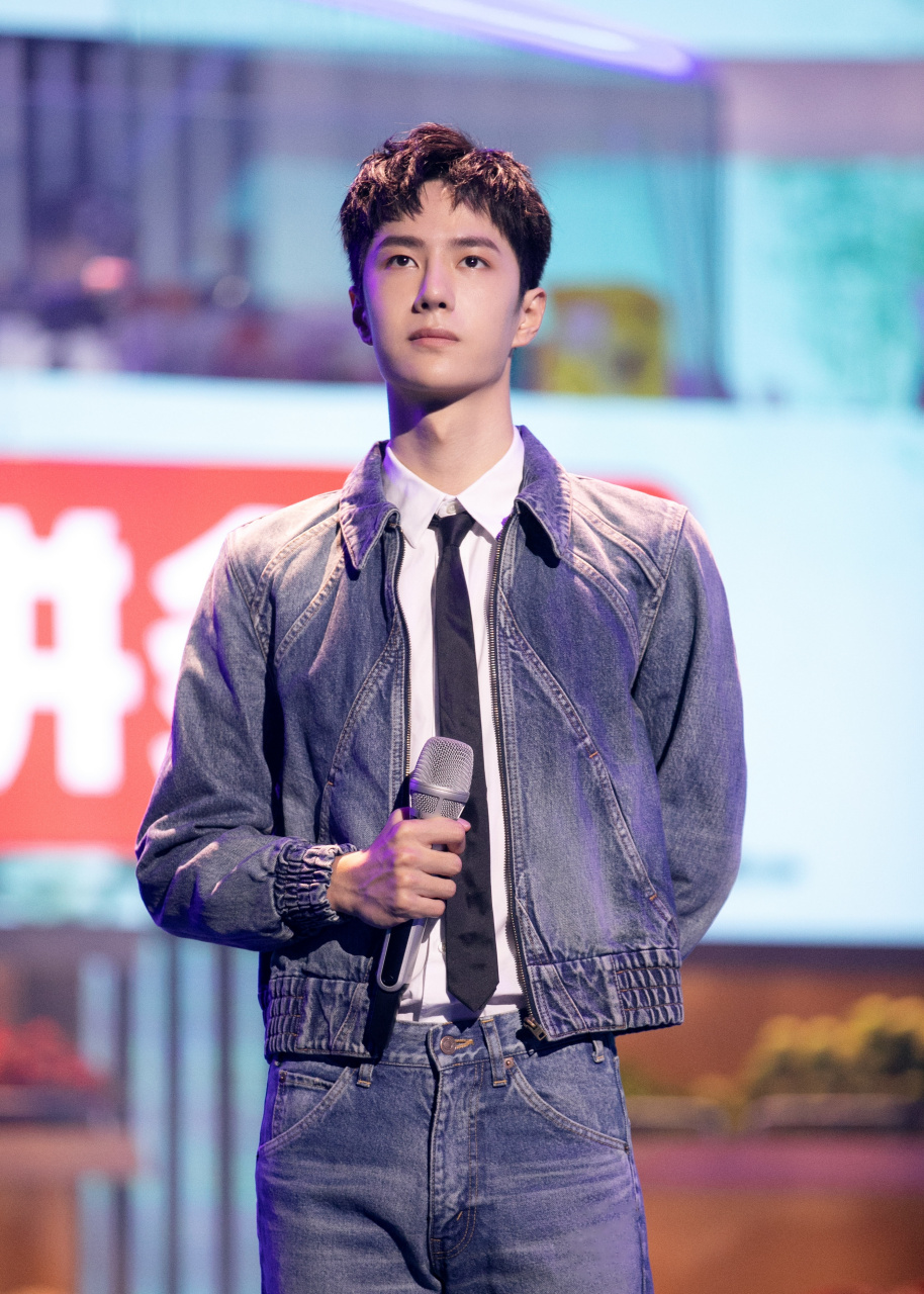 王一博#   做一颗青春的种子,到祖国需要的地方去,播种希望,耕耘孟腚