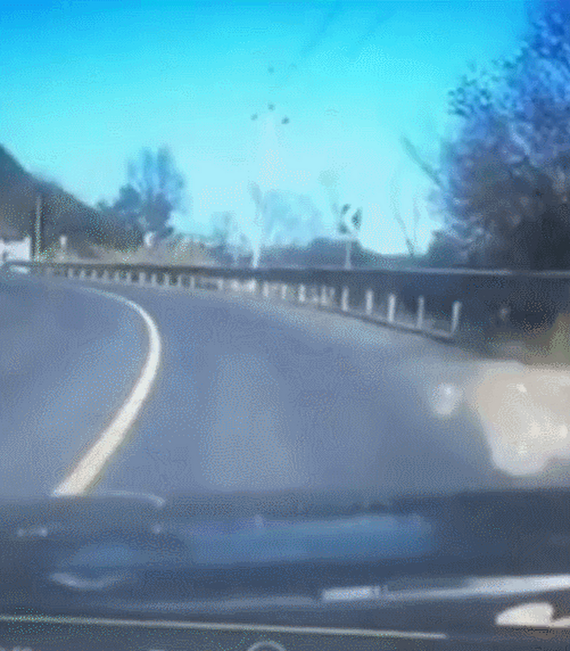 26岁女车手撞护栏身亡2月21日,浙江省天台县26岁女摩托车手袁某某驾驶