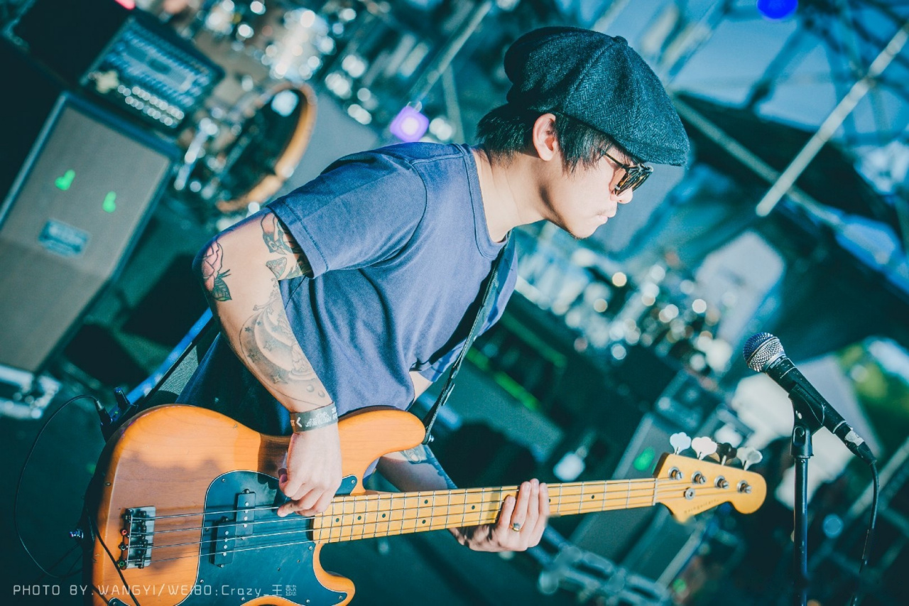 在水星厂牌服务艺人岛屿心情乐队贝斯手张龙生日快乐