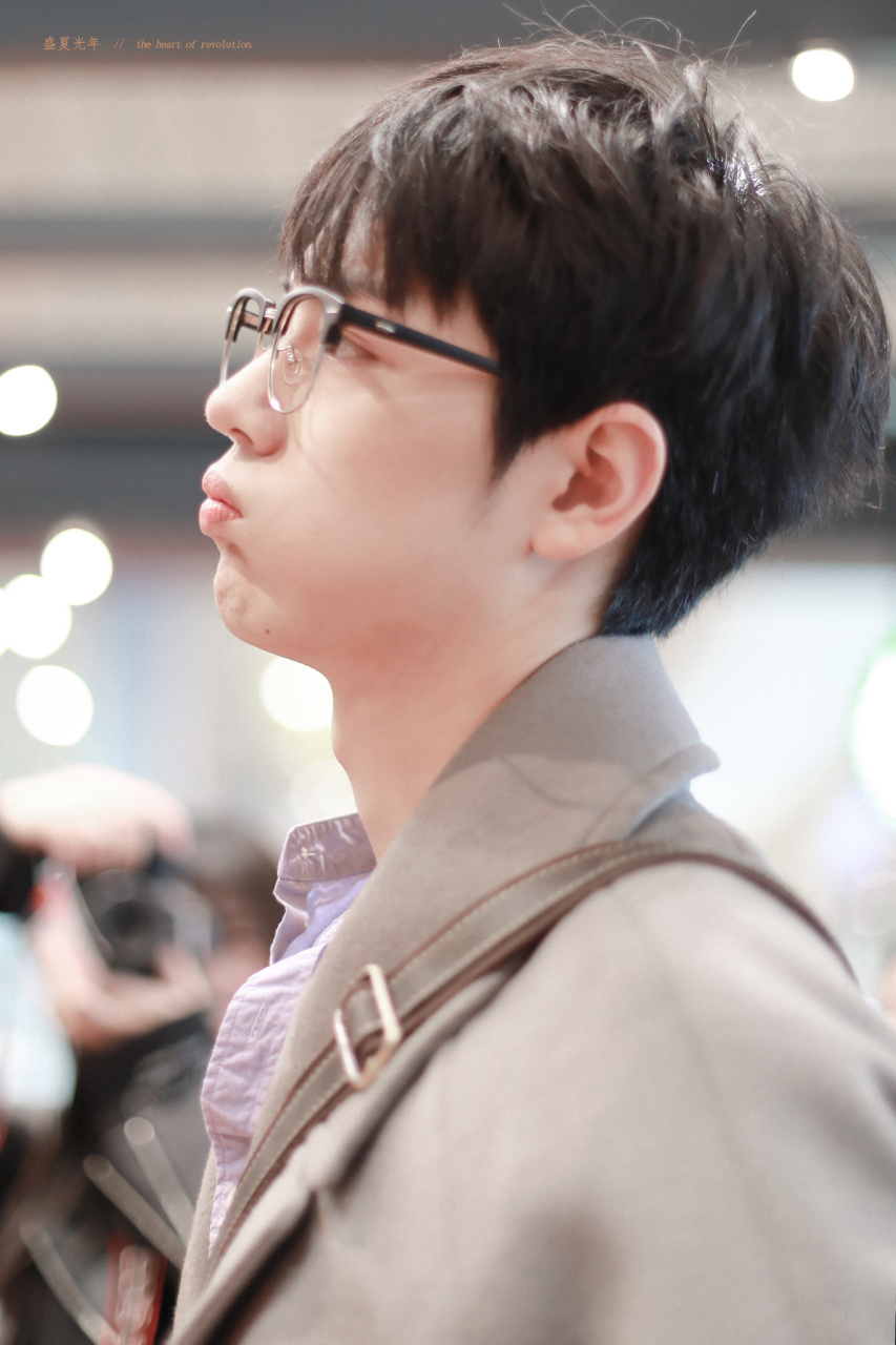 嘟嘟嘴的肖战敲可爱!