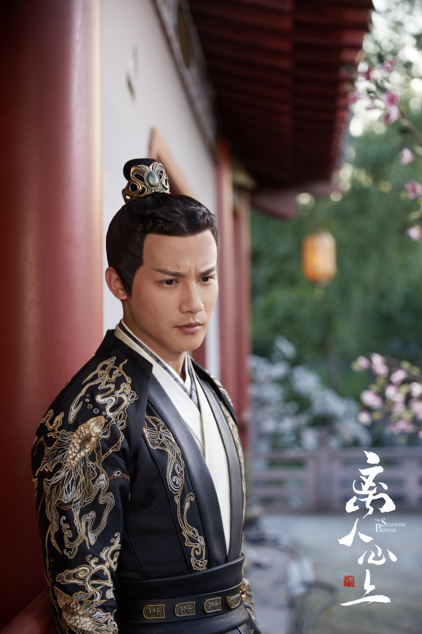 郑业成#又到周五啦,小室送上薛曜将军的帅照一组,迎接周末的同时