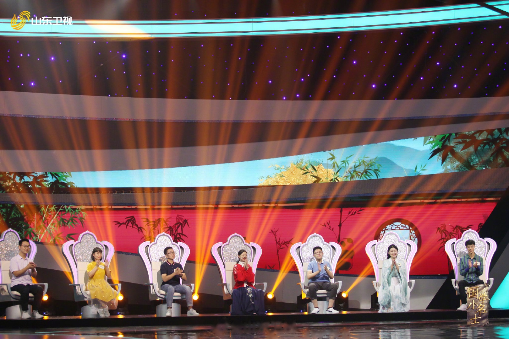 本期出场的星耀团选手是《最爱是中华》第三季冠军,北京大学中文系