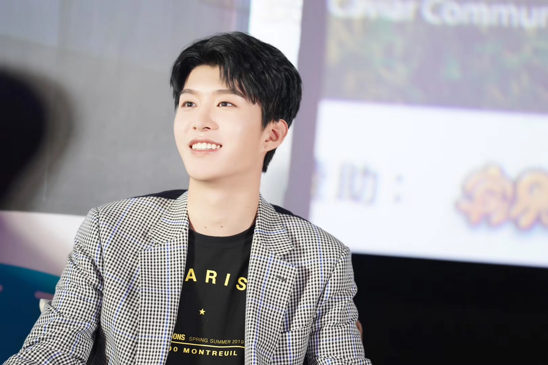 我们的小丞连续工作辛苦啦,一起期待《青春的花路》播出吧.