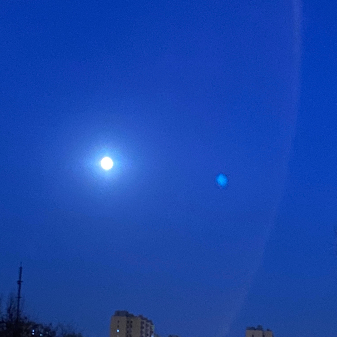 晚上十二点 一起看看月亮听听歌吧