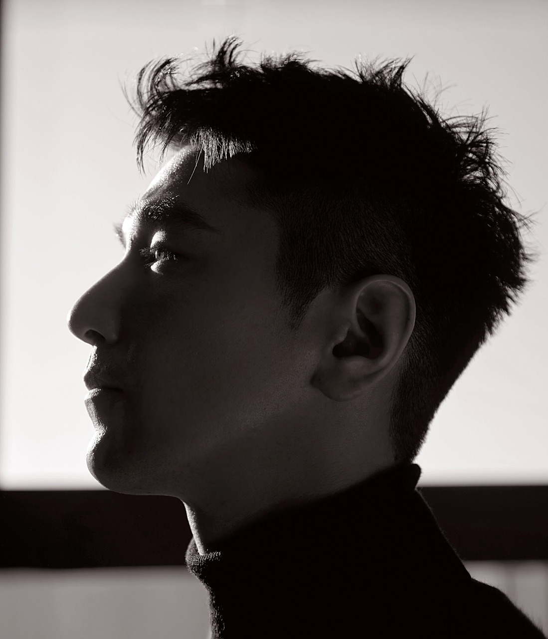 电影《晴雅集》今日举办首映礼,@赵又廷 发布最新写真