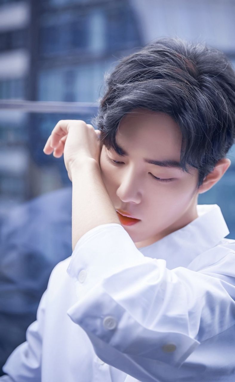 肖战白衣造型look,干干净净清清爽爽的大男孩,永远正能量,纯净的小赞.