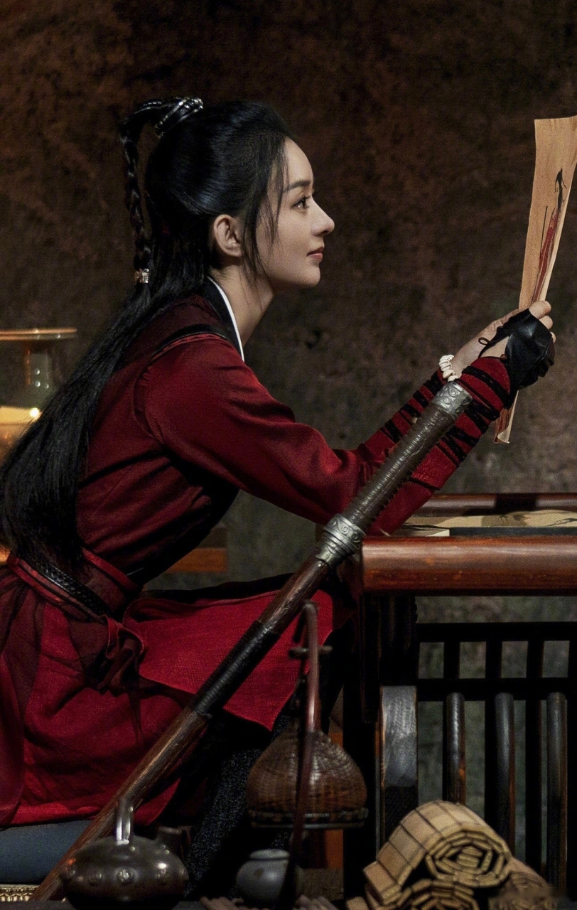 赵丽颖晒周翡背影照历经7个月的时间《有翡》拍摄终于结束啦～恭喜