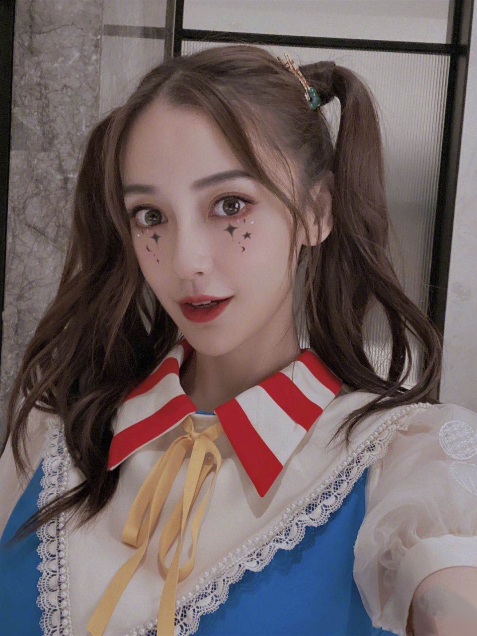 双马尾自拍 angelababy 分享了一组双马尾自拍,甜美可爱,少女感十足