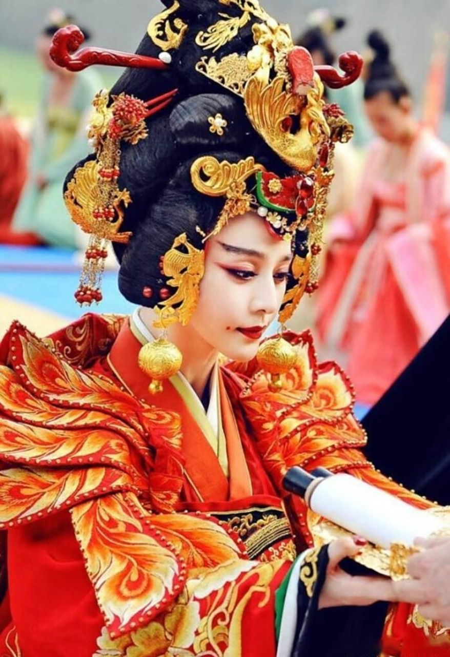 即使是现在看来范冰冰《武媚娘传奇》的造型依旧是惊艳的.