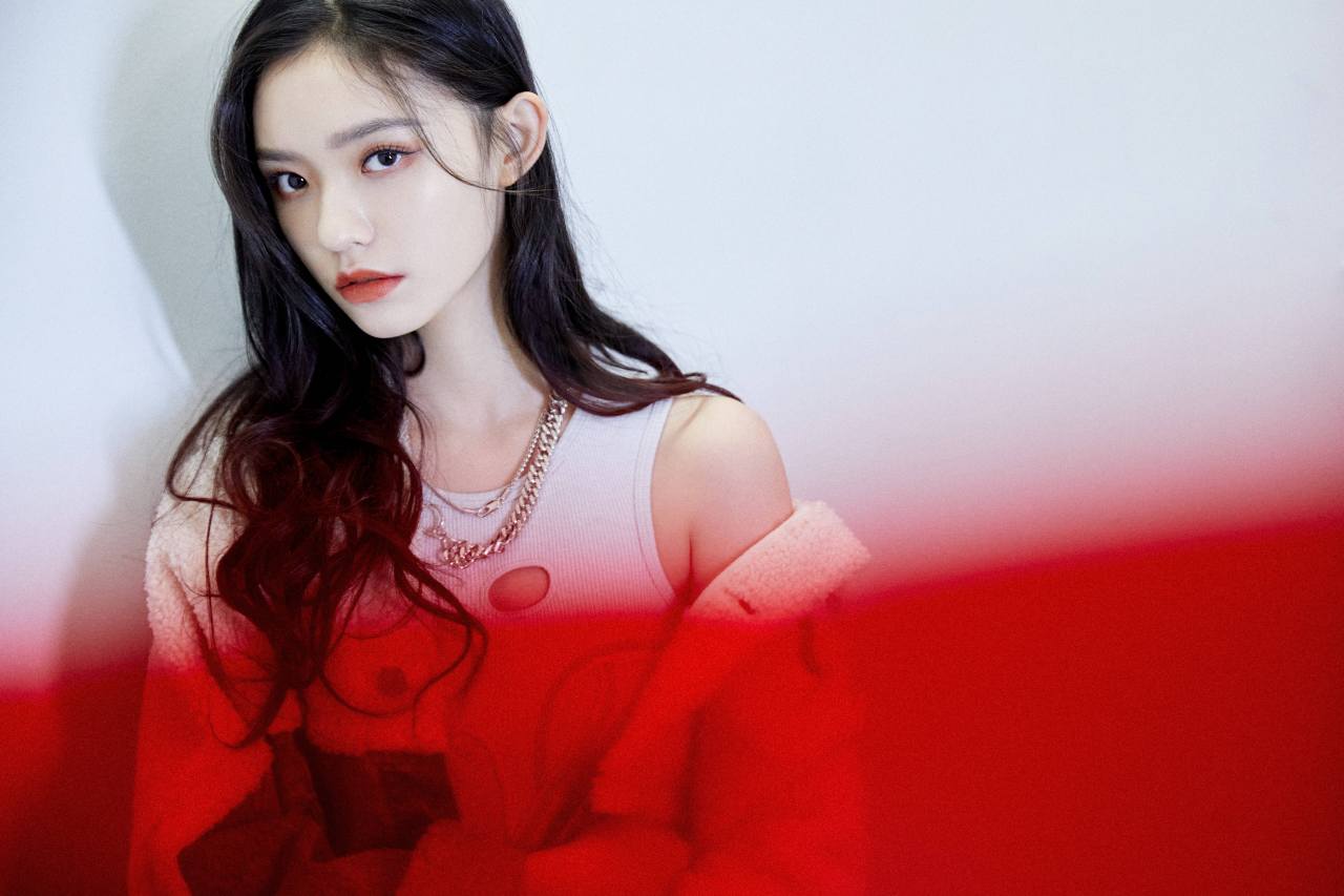 今日份亮相innersect2020国际潮流文化展的小允@林允 ,羊羔绒拼接牛仔