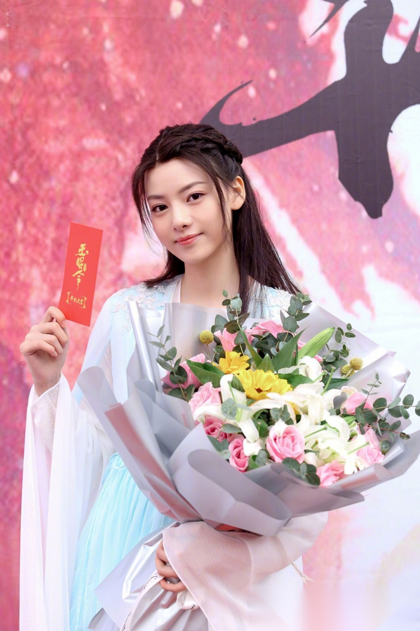 在郑伟文执导的古装奇情巨制《玉昭令》中,青年实力派演员张艺上担正