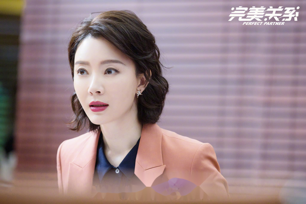 金鹰独播剧场电视剧完美关系剧照 帮别人解决问题的时候,可以忘记自己