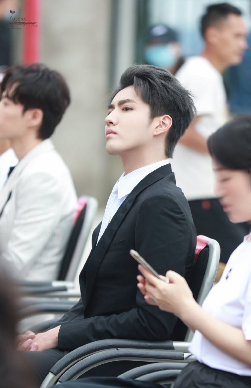 吴亦凡生图能打不用多说,出席央视"心连心"公益活动的凡凡,低调又充满