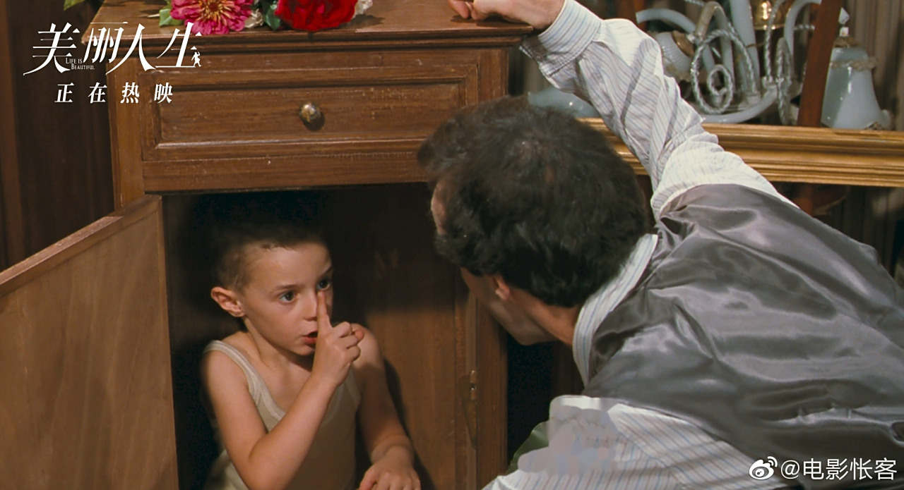21父亲节啦,分享一部很爱的电影 《美丽人生》这是一部由罗伯托·贝