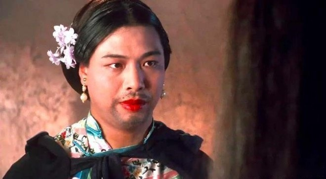 在《九品芝麻官》中饰演如花的演员李建仁去年在深圳与助理去桑拿时