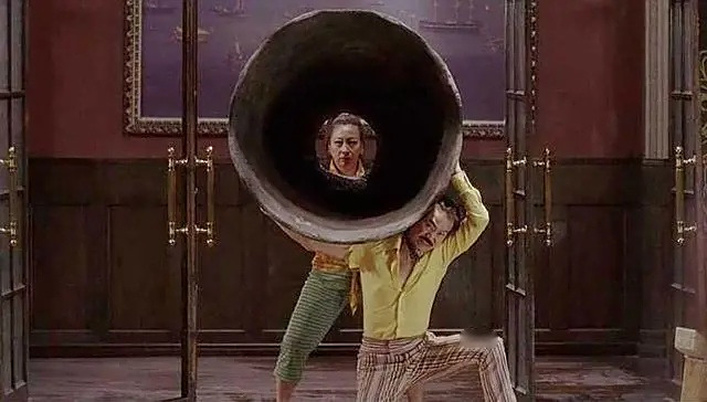 电影《功夫》中的狮吼功 大喇叭和如来神掌是一个级别的武功吗?