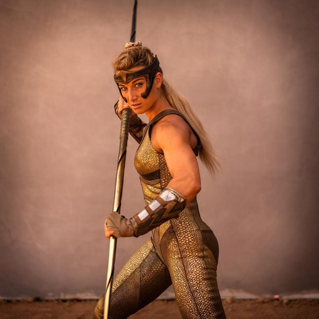 【#神奇女侠1984#】曝光亚马逊女战士定妆照金色战衣加身,每一位都好