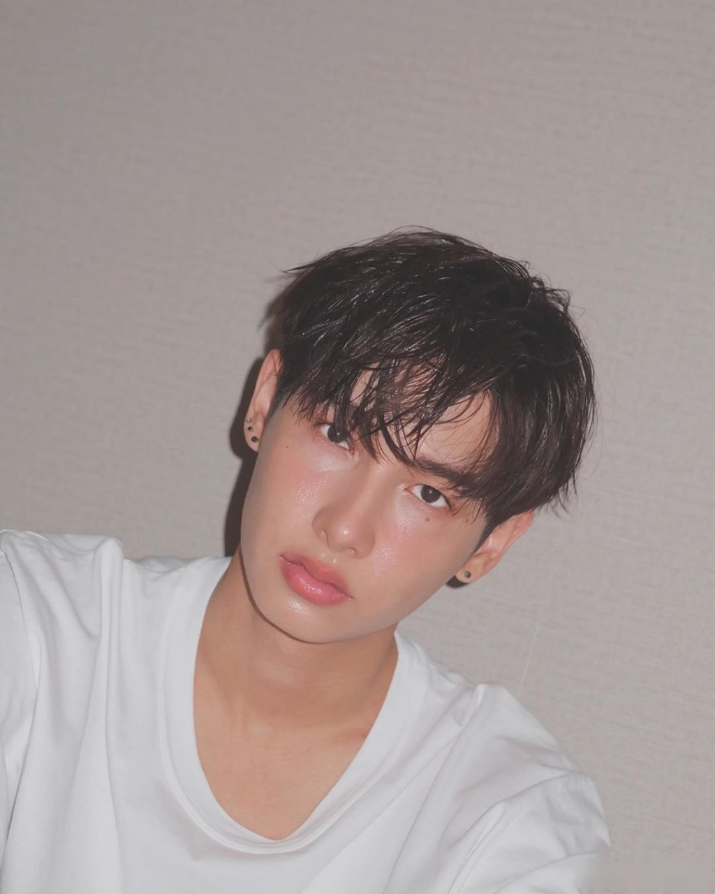 近日,他在个人社交媒体上发布了一系列个人照片,其