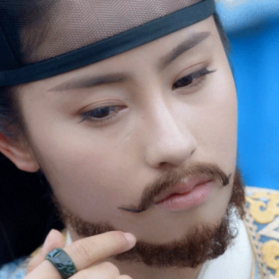 满屏的胡子是在cos我们李逵憨憨吗?真的看不出来是女扮男装