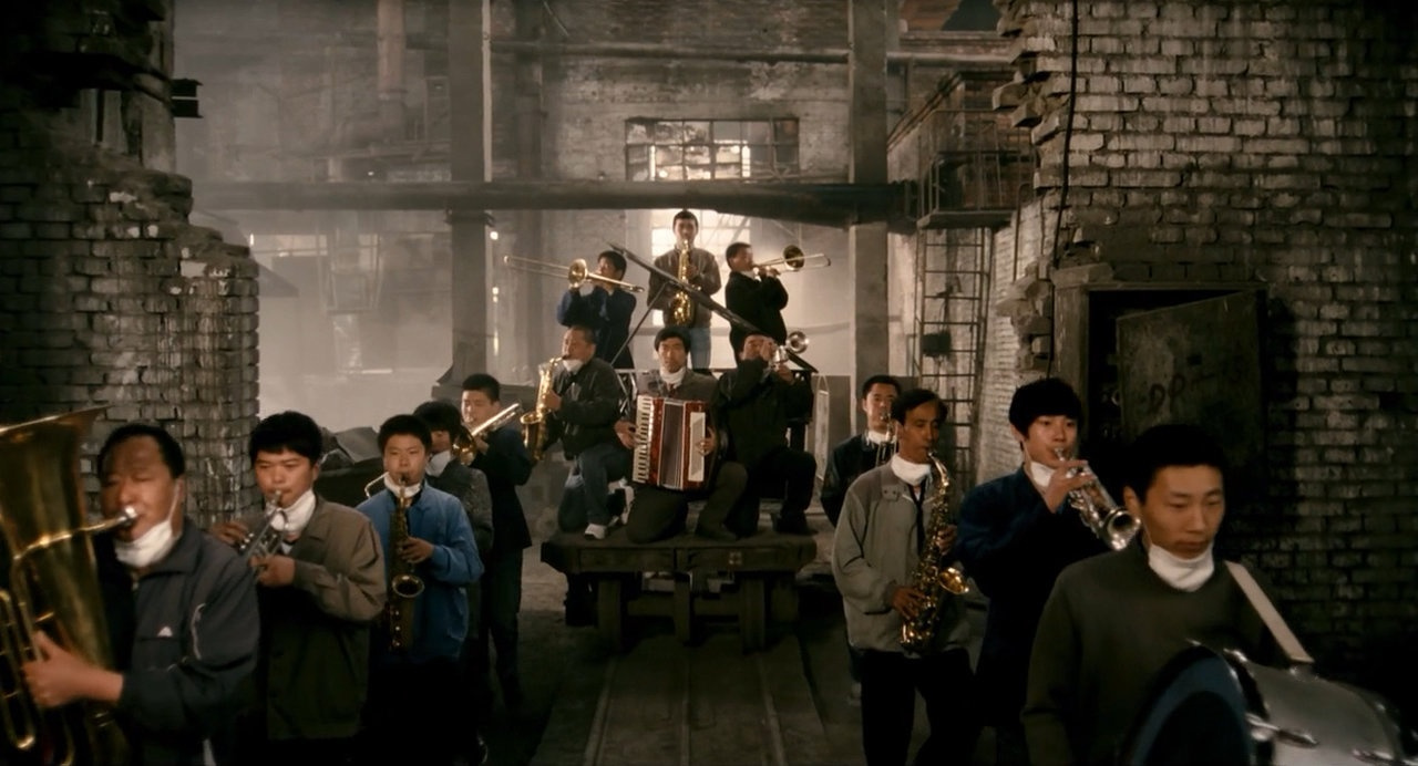 《钢的琴》里的构图与光影.