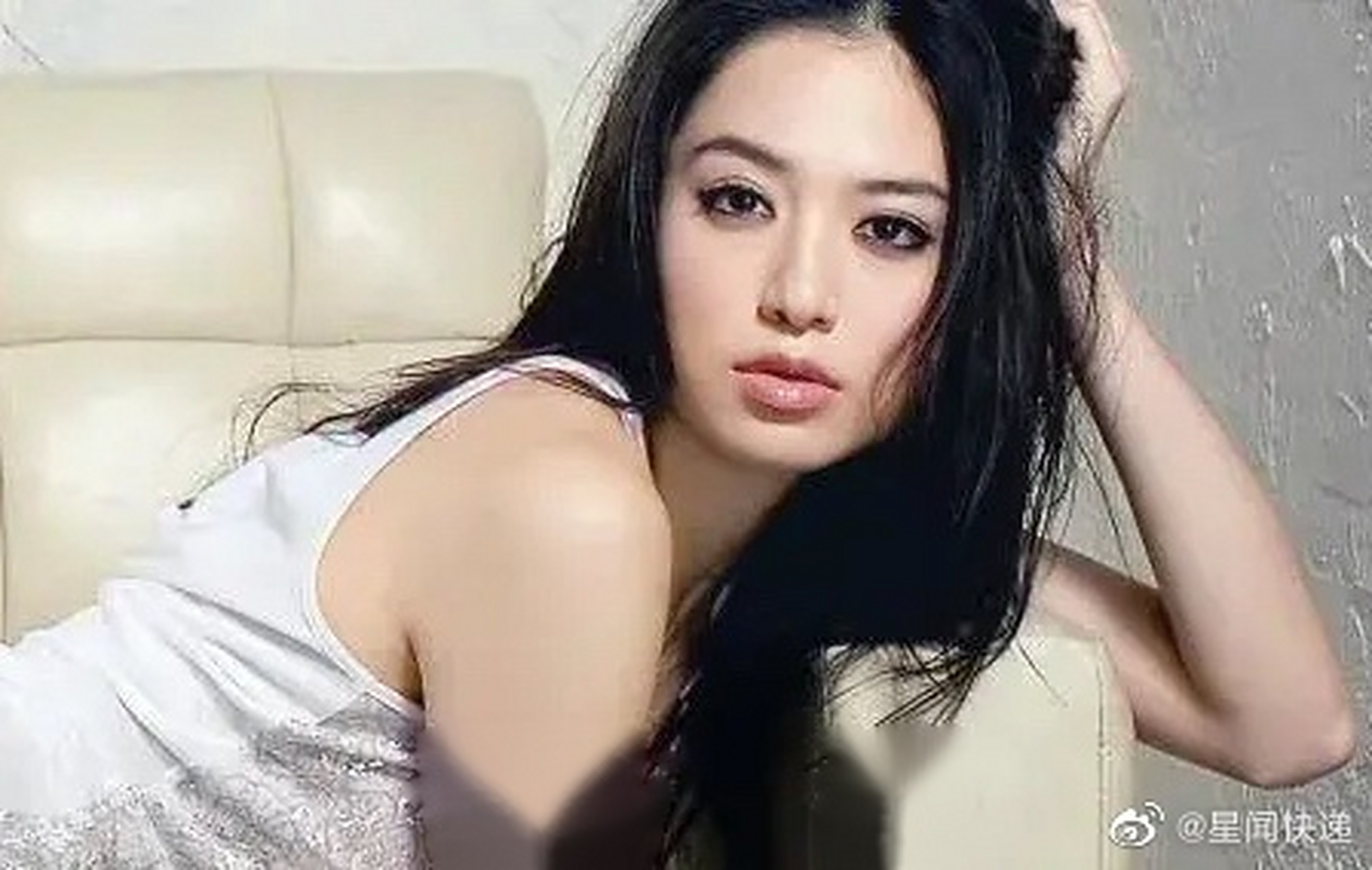 为了白歆惠,唐堂甚至抛弃了交往2年的女友,对她绝情道:"就当我玩你啦!