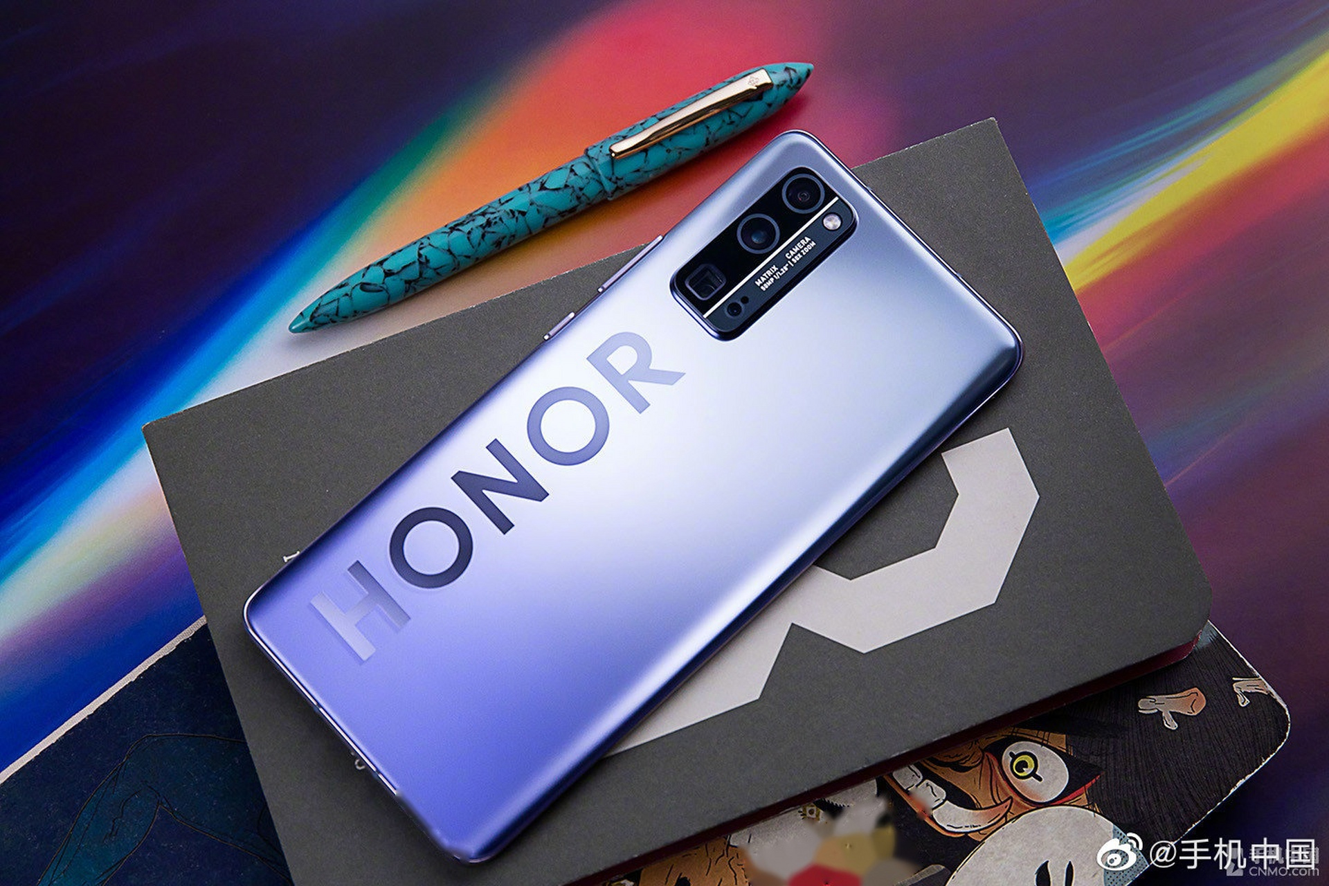 潮美加持】荣耀30 pro 创新地采用了采用微妙细腻的ag磨砂工艺,银色中