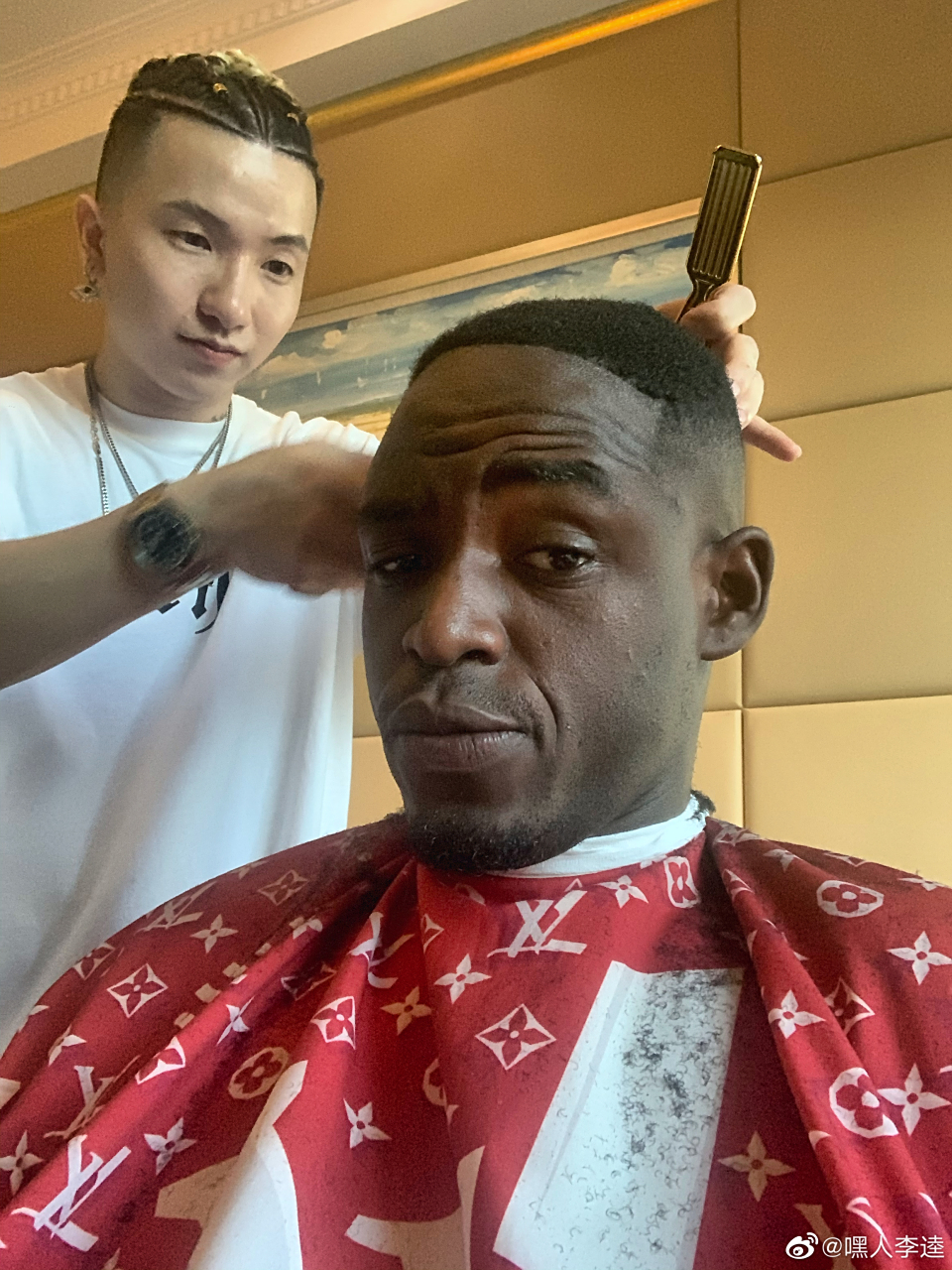 那个黑人来自成都他有成都的户口.[吃瓜]