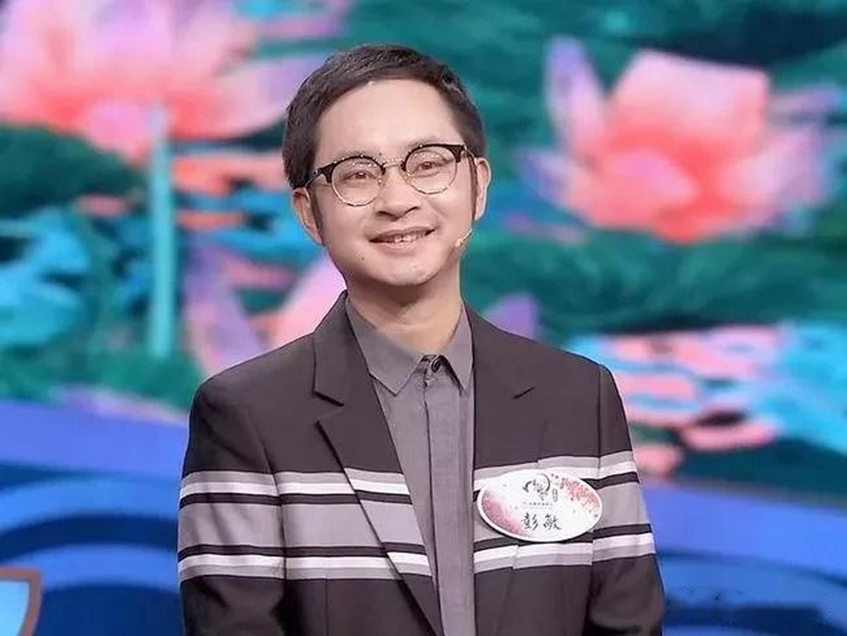 《诗刊》杂志社编辑部副主任彭敏日前对贾浅浅辩解称,对其屎尿诗的"