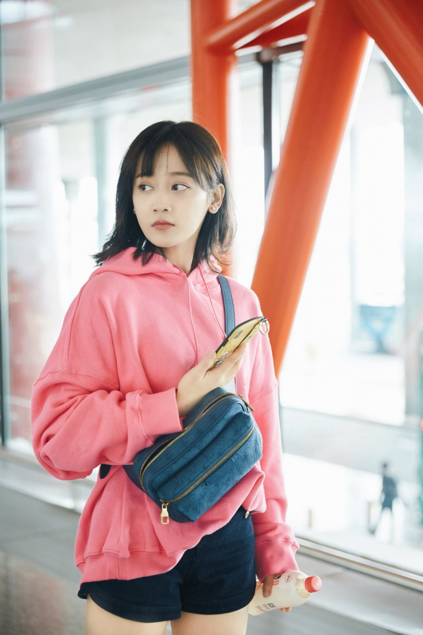 我来了小室q我营业了 文案:没有.哈哈哈哈哈 郑湫泓jade 郑湫泓工作室