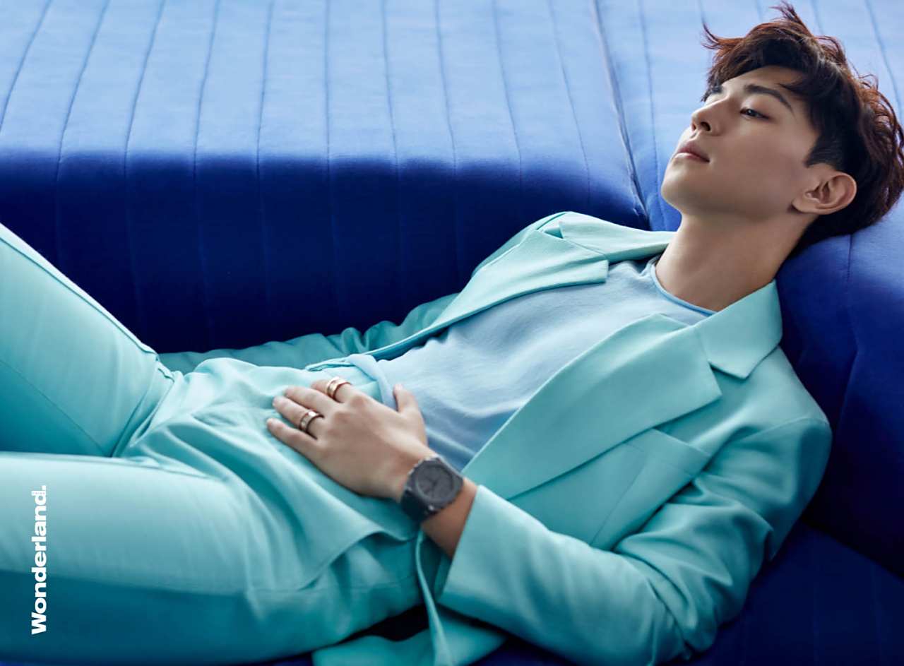 邓伦雨中天台大片dl邓伦薄荷绿西装造型 恭喜邓伦 登上《wonderland.