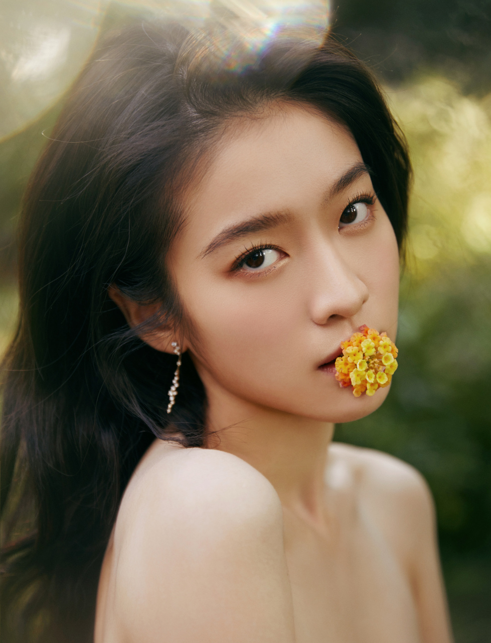 今天的大波浪长卷发小迎@张雪迎 像十月末的风,清冷又裹挟着一些暖意