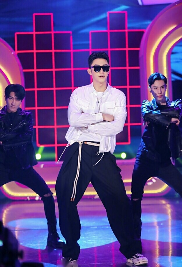 有颜值有演技身材还超级好,真的是简直了,这次上《快乐大本营》也是让