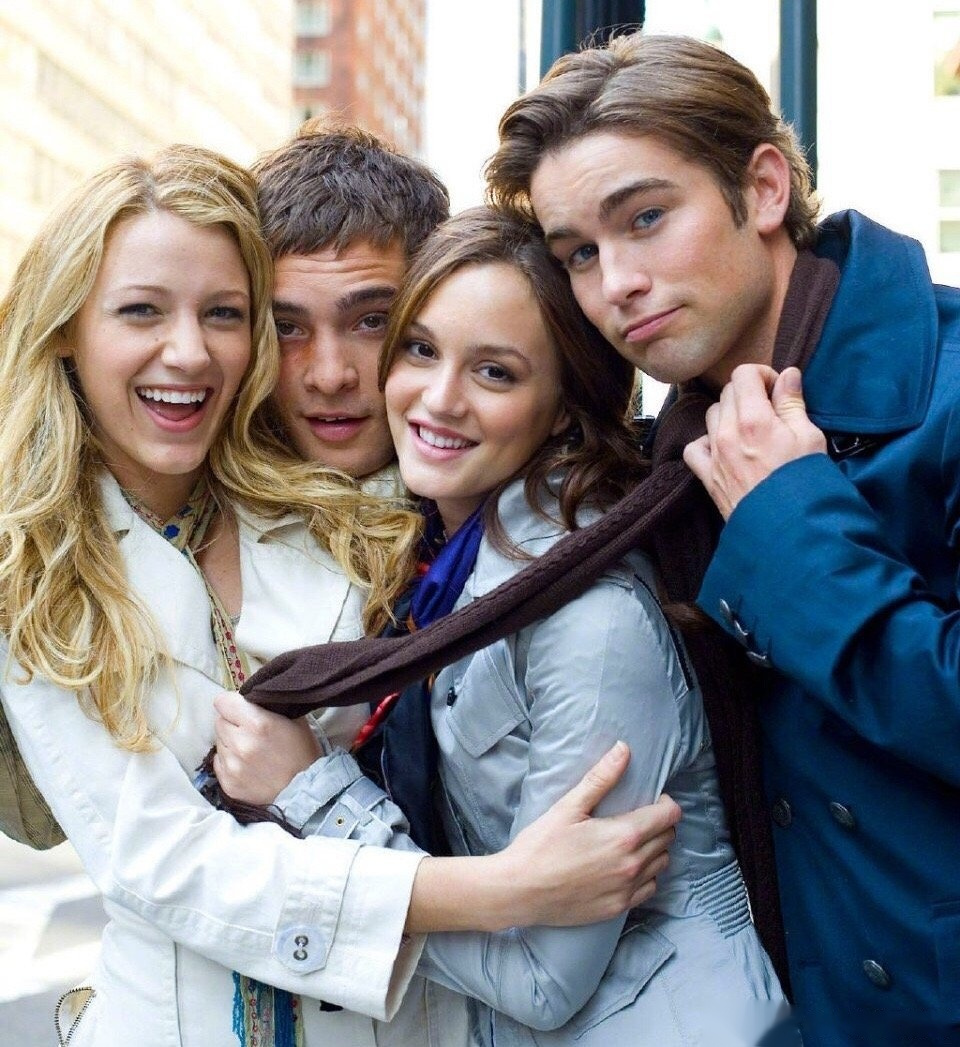 新版绯闻女孩主演# 来咯来咯～新版《绯闻女主》将由艾米丽·阿痢