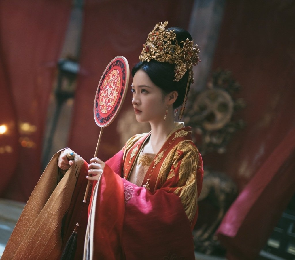 李沁一袭红妆嫁衣美到让人窒息.