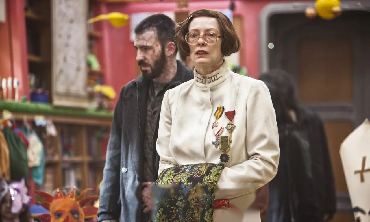 《雪国列车》中用蟑螂做成的蛋白质能量块,按照奉俊昊的要求,做成了像