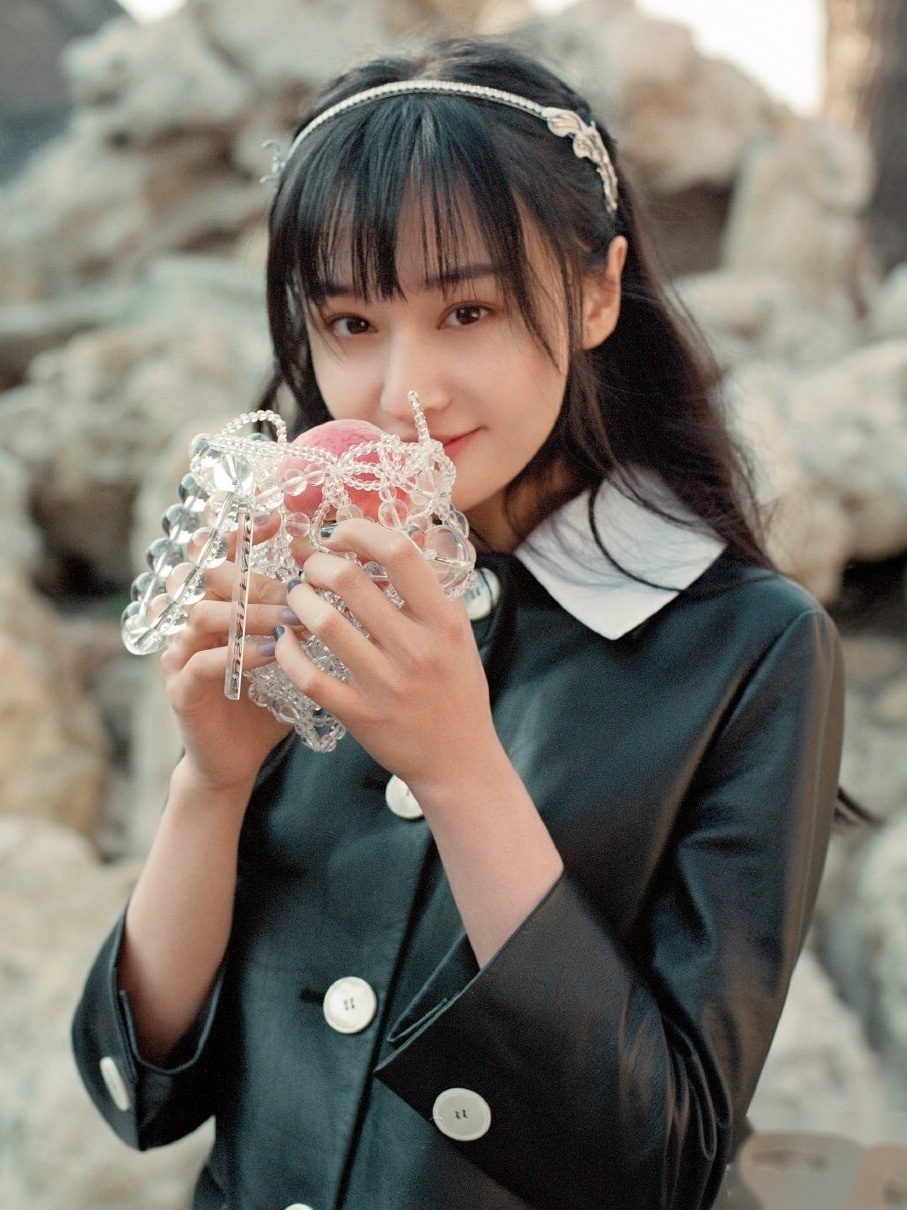 "随后又立即再发文吐槽:"都多少时间了,动不动