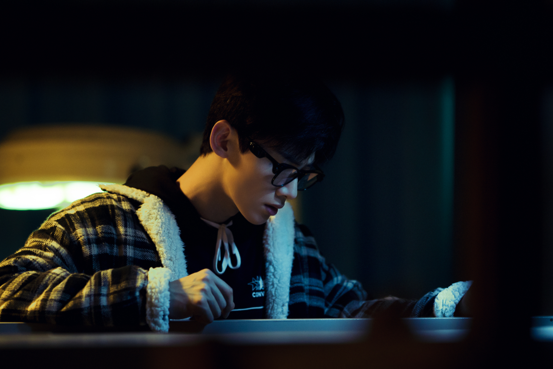 白敬亭90@白敬亭 当你以为真相已成定局,郝燃@白敬亭 也许会给骋忖