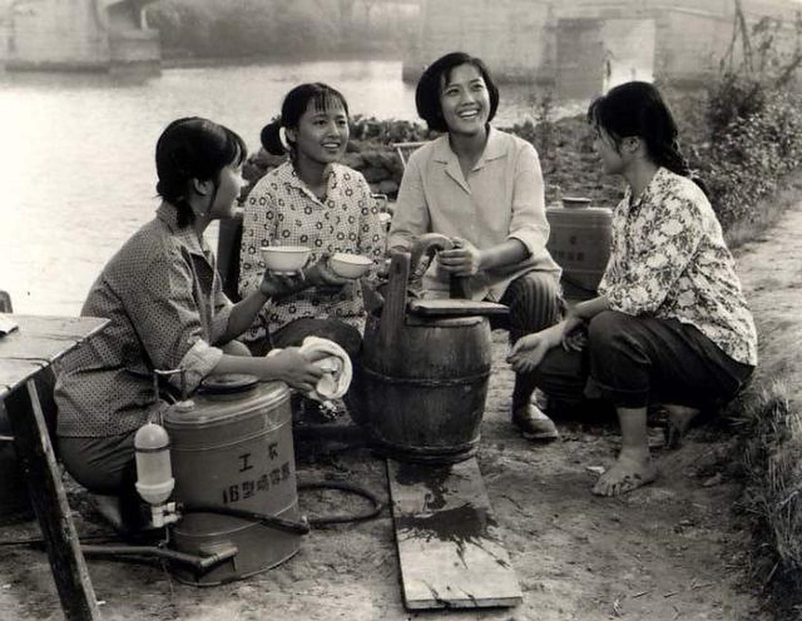 经典老电影《春苗》剧照