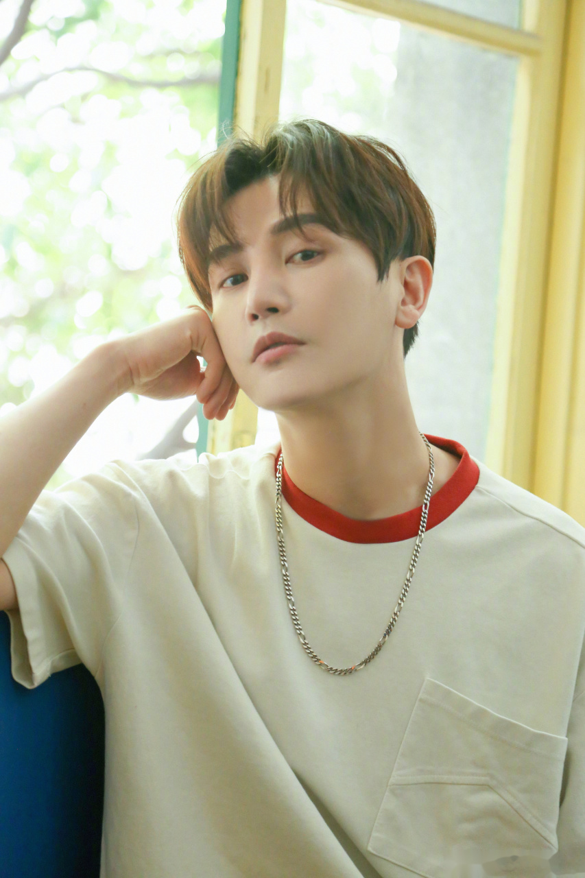 孙坚微博最新分享真夏日写真教科书,窗台与水龙头的图片也太夏日了吧