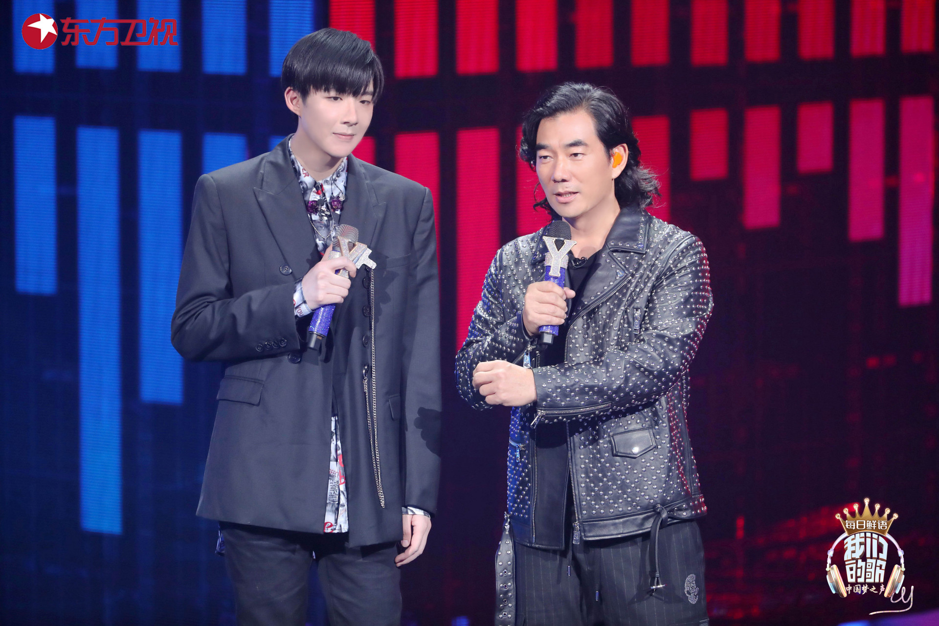 "街头拍档"任贤齐和刘宇宁大长腿一览无余,画风不要太搭了yo～行走的