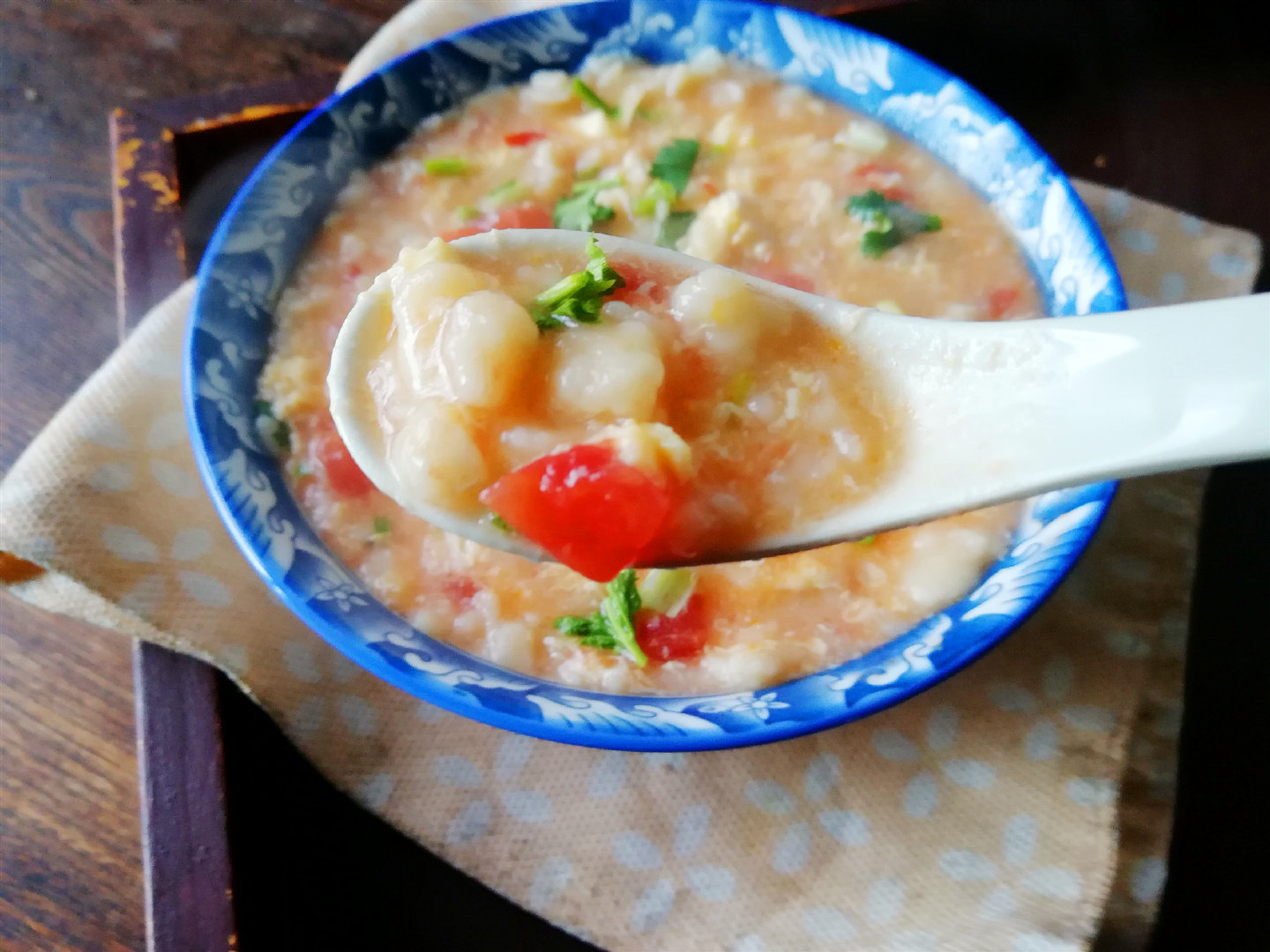 东北酸菜疙瘩汤图片