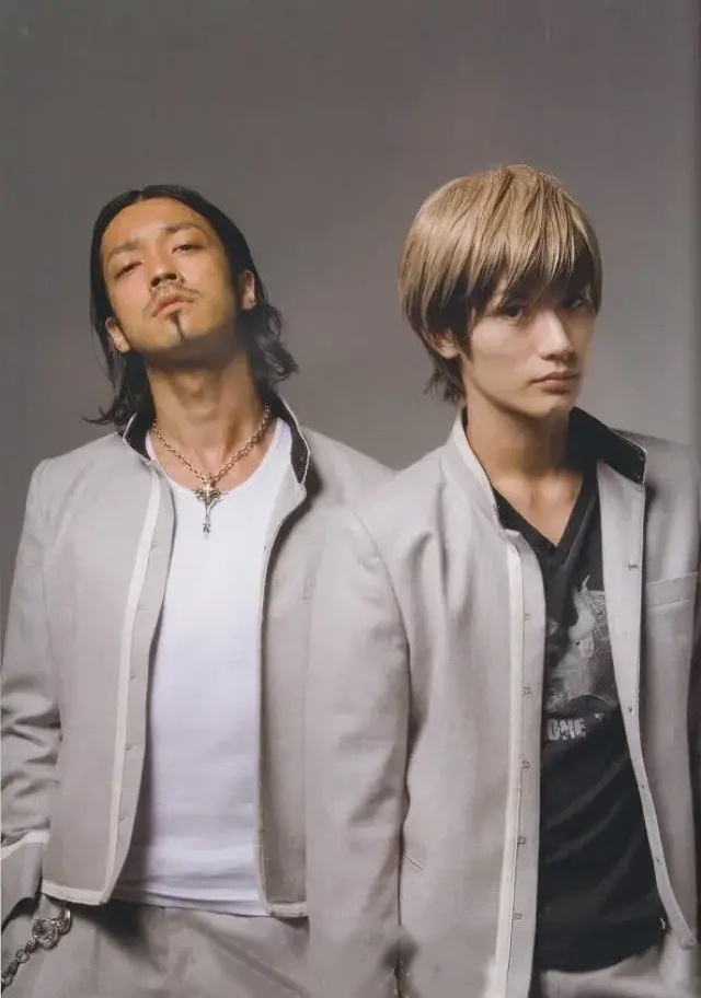 他是《恋空》中的樱井弘树,《热血高校2》中的美藤龙也,《世界奇妙