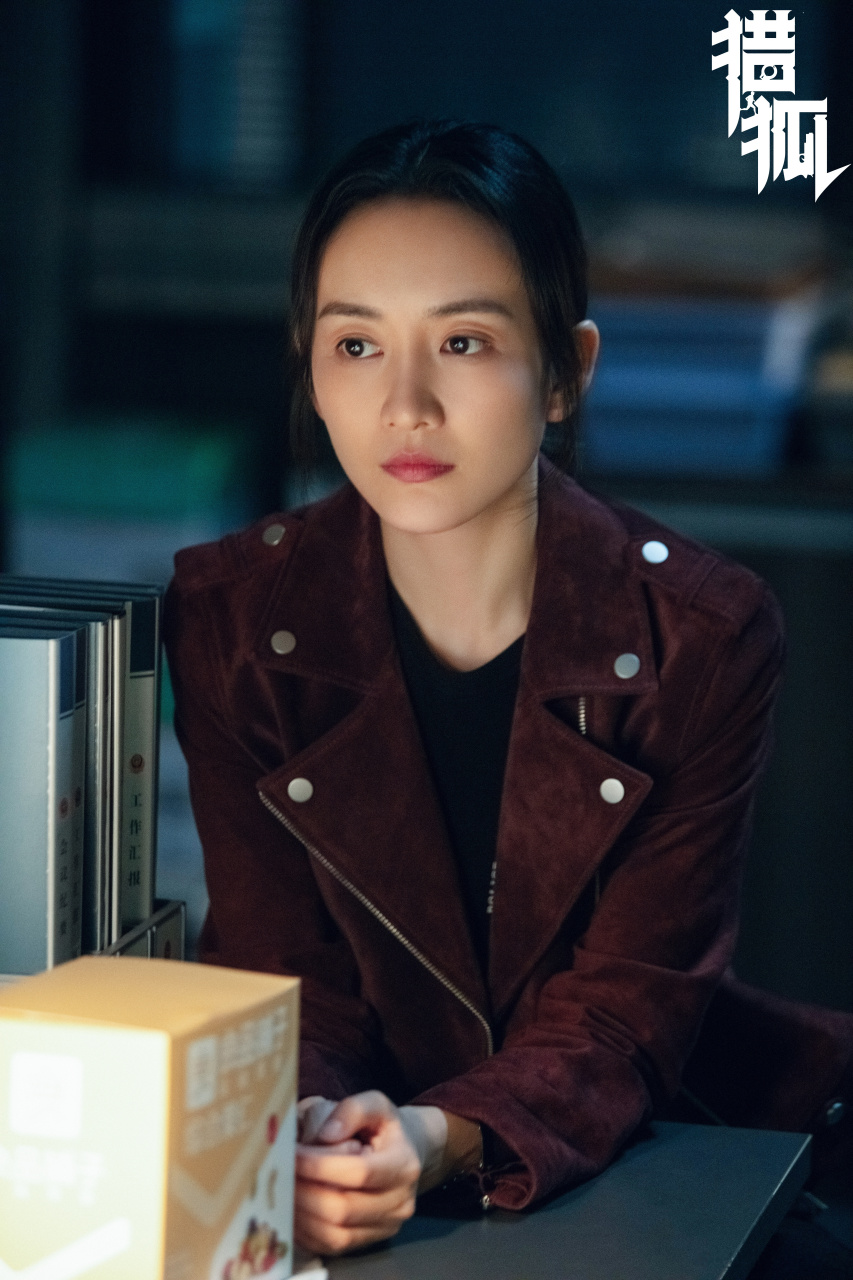 王鸥 @王鸥 警局里查案的吴稼琪,冷峻且干练@王鸥 #电视剧猎狐