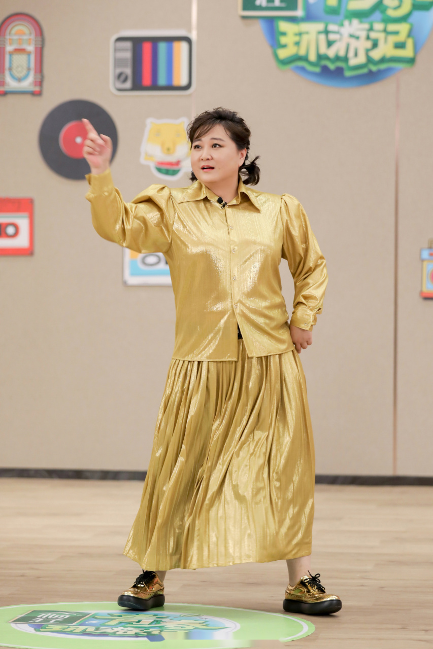 唱跳全能玲玲子@贾玲 闪亮登场[期待] #青春环游记# 跟德福一起见证天