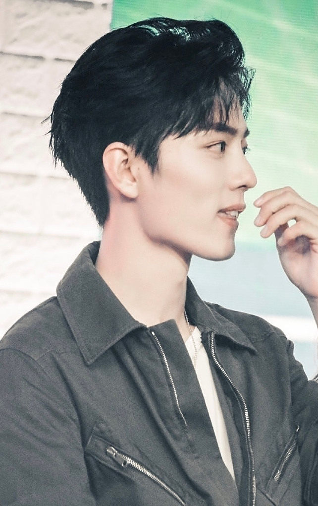 光看侧脸就知道肖战有多帅了吧!