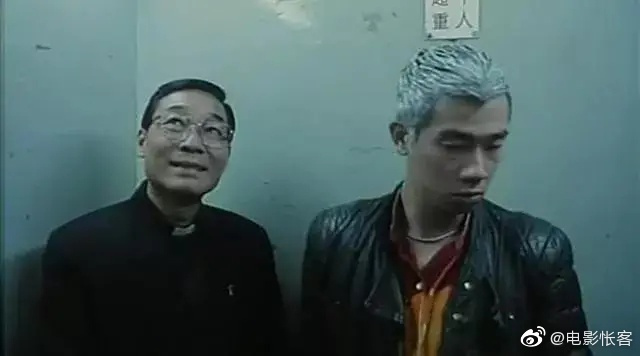 刘伟强拍《古惑仔》的时候,在电影里增加了一个牧师的角色.