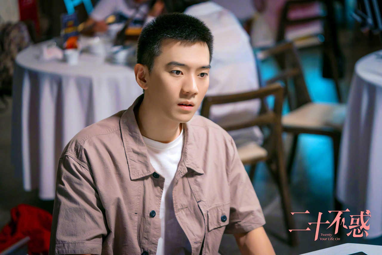 [太阳] 我们的二十岁,有欢笑,也有泪水;我们的二十岁,需要学会独立,也