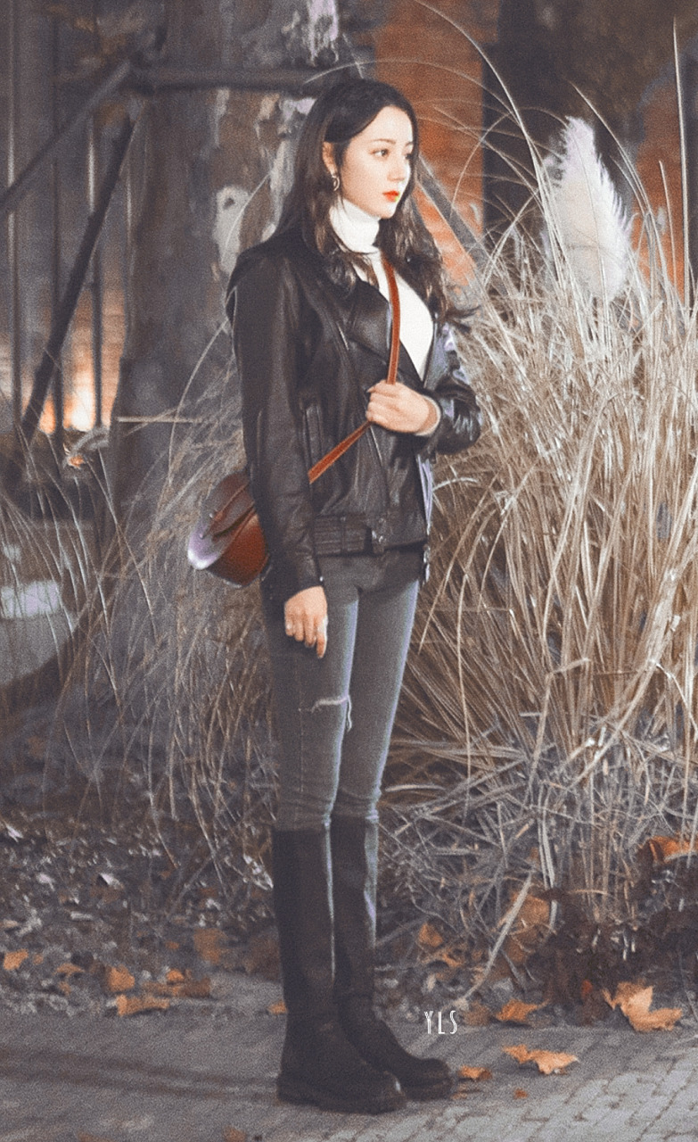 迪丽热巴周放# 周放不愧是搞服装设计的,简直就是教科书级别的穿搭